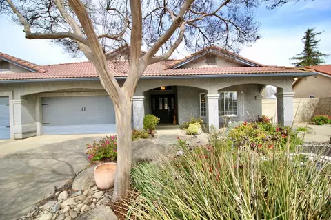 3077 Fairmont Ct, Madera, CA 93637 photo 2