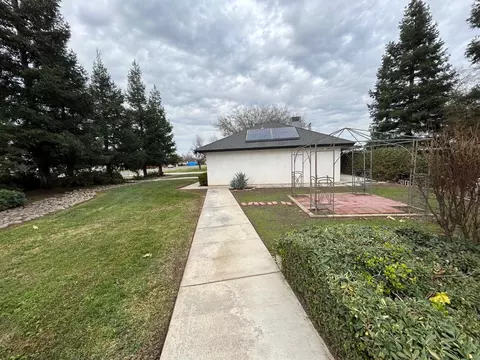 18149 Varden Dr, Madera, CA 93638 photo 4