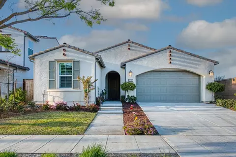 639 Overstone Ave, Madera, CA 93636 photo 2