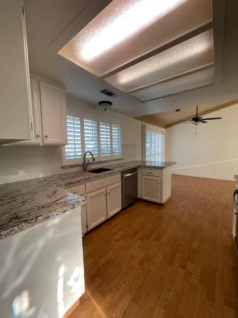 545 Walnut Ct, Kerman, CA 93630 photo 5