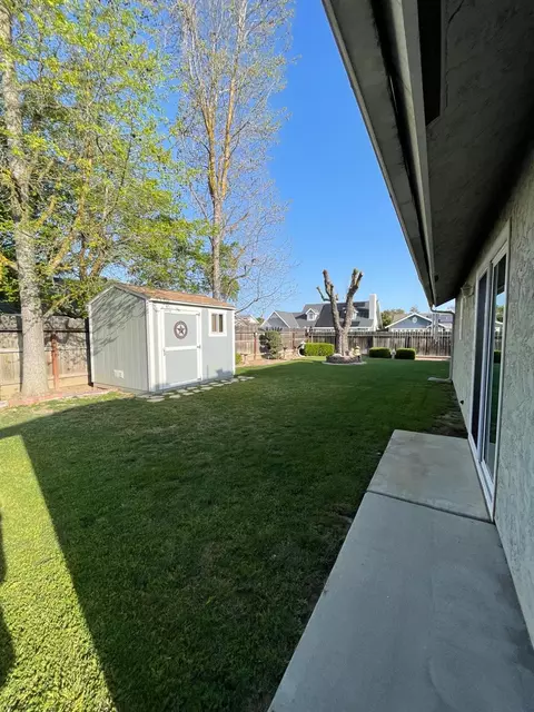 545 Walnut Ct, Kerman, CA 93630 photo 18