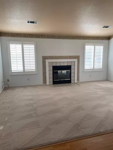 545 Walnut Ct, Kerman, CA 93630 photo 3