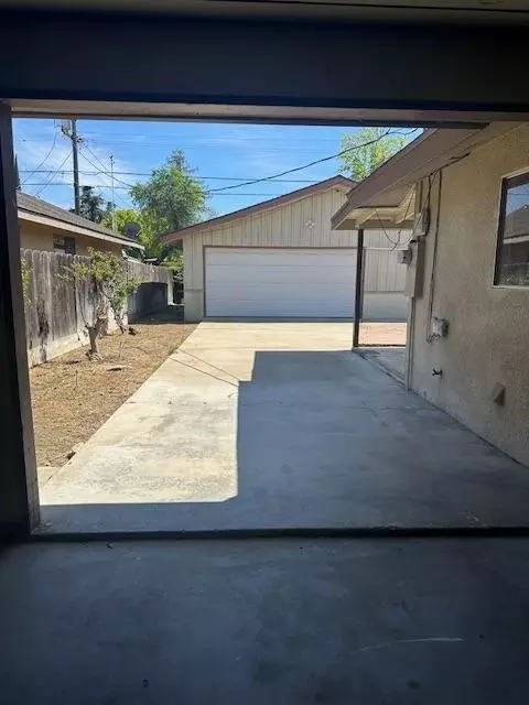 309 Circle Dr, Chowchilla, CA 93610 photo 4