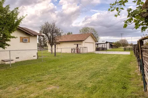 1171 Pecan, Madera, CA 93637 photo 4