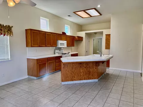 146 Phillip Way, Chowchilla, CA 93610 photo 4
