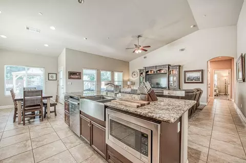 10850 Bernadine Ave, Clovis, CA 93619 photo 22