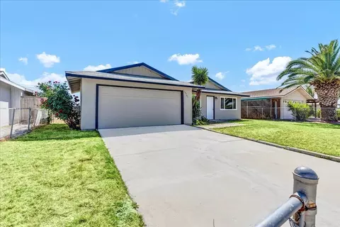 19745 Hemlock Ln, Lemoore, CA 93245 photo 2