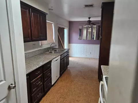537 N Granada Dr, Madera, CA 93637 photo 3