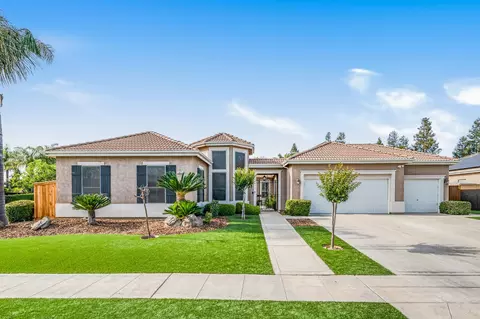 677 W Omaha Ave, Clovis, CA 93619 photo 1