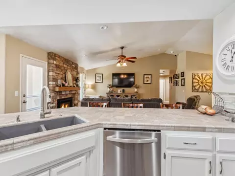 279 Lily Ave, Sanger, CA 93657 photo 6