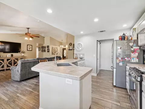 279 Lily Ave, Sanger, CA 93657 photo 5