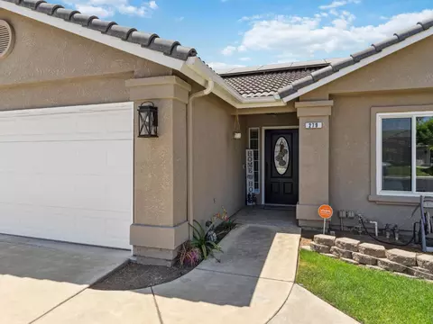 279 Lily Ave, Sanger, CA 93657 photo 2
