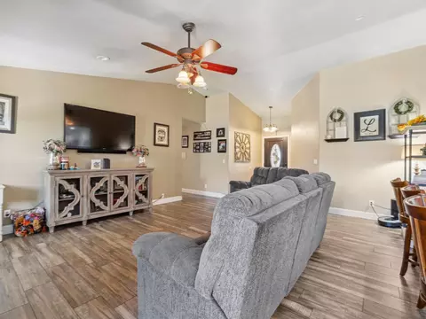 279 Lily Ave, Sanger, CA 93657 photo 10