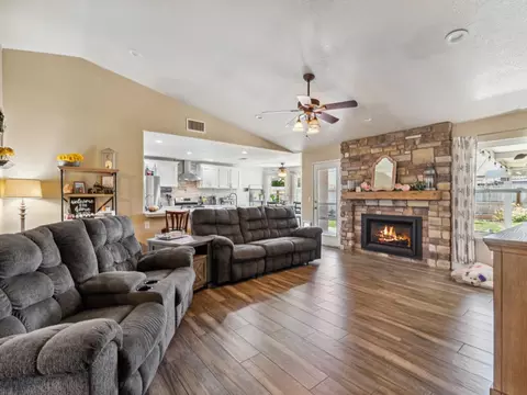 279 Lily Ave, Sanger, CA 93657 photo 11