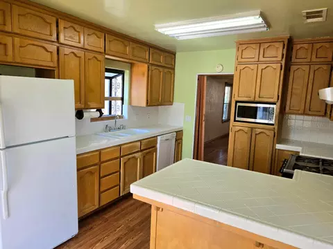 829 Bloker St, Madera, CA 93638 photo 6