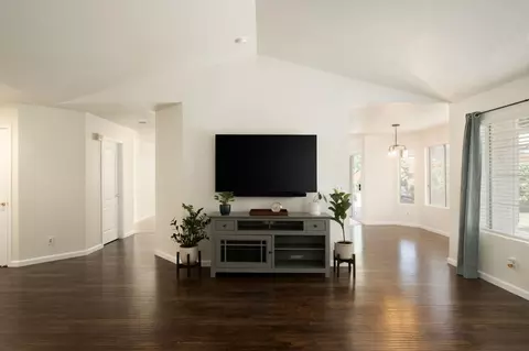 841 Whittier Ave, Clovis, CA 93611 photo 8