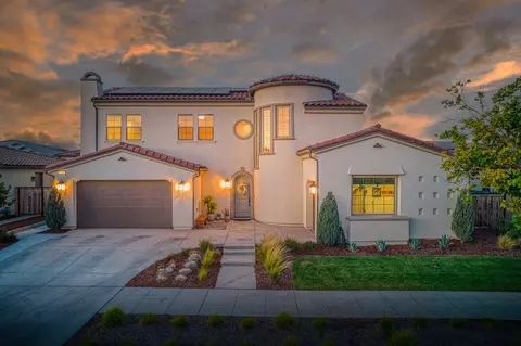 1009 Treasure Hills Dr, Madera, CA 93636 photo 2