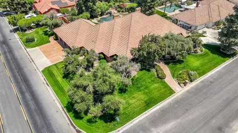 1917 Evergreen Pl, Madera, CA 93637 photo 2