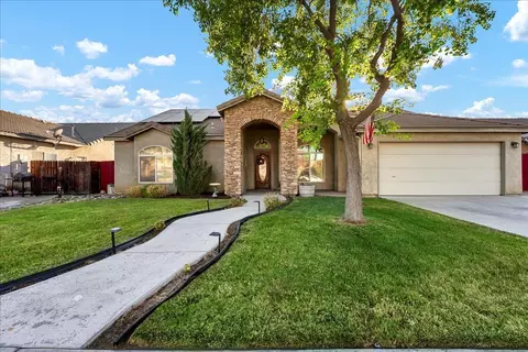 695 Crescent Ln, Lemoore, CA 93245 photo 1
