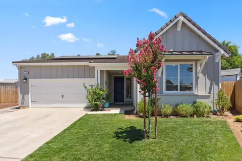 1567 Las Rosas Ave, Clovis, CA 93619 photo 2