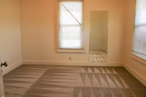 183 E Hawthorne St, Coalinga, CA 93210 photo 9