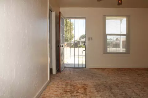 183 E Hawthorne St, Coalinga, CA 93210 photo 7