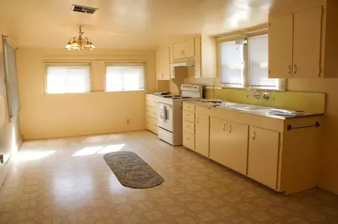 183 E Hawthorne St, Coalinga, CA 93210 photo 12
