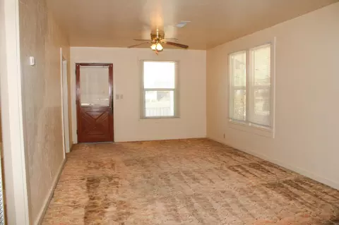 183 E Hawthorne St, Coalinga, CA 93210 photo 6