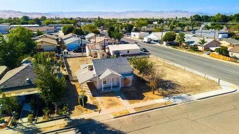 183 E Hawthorne St, Coalinga, CA 93210 photo 3