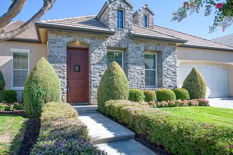 1047 Loyola Ave, Clovis, CA 93619 photo 3