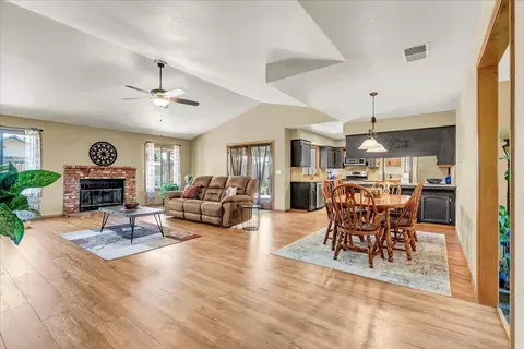 1454 Cedar Ln, Lemoore, CA 93245 photo 19