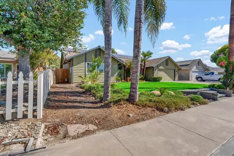 1454 Cedar Ln, Lemoore, CA 93245 photo 4