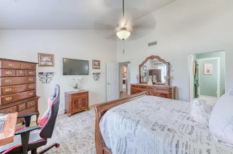 237 Fairbanks Ave, Sanger, CA 93657 photo 17