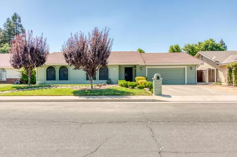 237 Fairbanks Ave, Sanger, CA 93657 photo 1