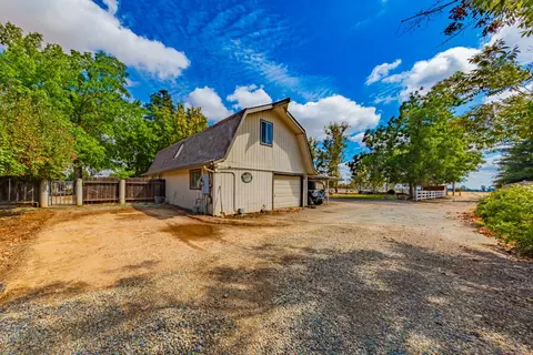 4449 Stetson Rd, Clovis, CA 93619 photo 2