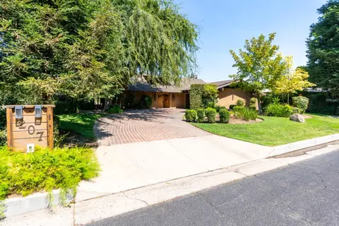 207 Redwood Dr, Madera, CA 93637 photo 1