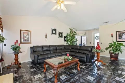 15701 W Kearney Blvd, Kerman, CA 93630 photo 7