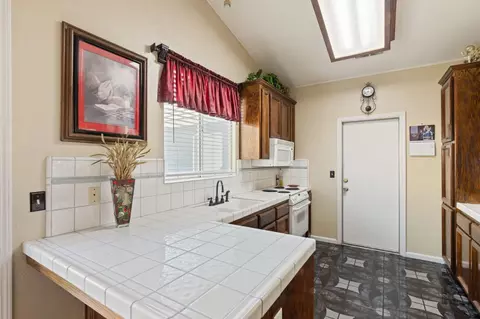 15701 W Kearney Blvd, Kerman, CA 93630 photo 12