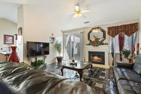 15701 W Kearney Blvd, Kerman, CA 93630 photo 5