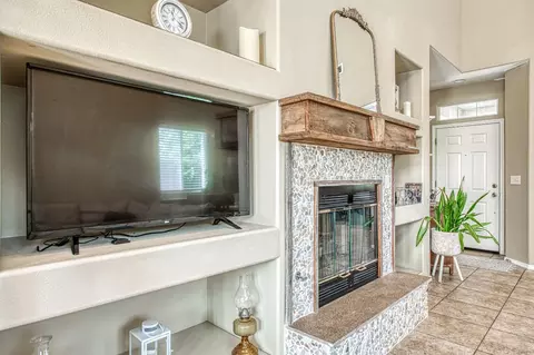 12 W Tivoli Ln, Clovis, CA 93619 photo 5