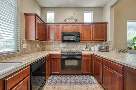 12 W Tivoli Ln, Clovis, CA 93619 photo 8