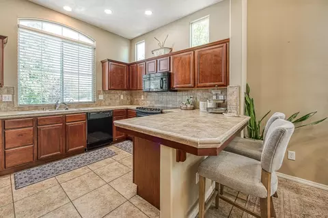 12 W Tivoli Ln, Clovis, CA 93619 photo 6