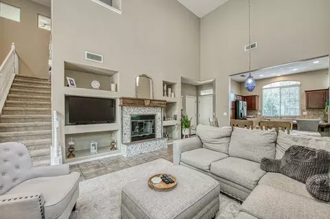 12 W Tivoli Ln, Clovis, CA 93619 photo 3