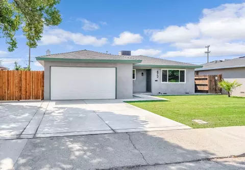 872 W Fairmont Ave, Clovis, CA 93612 photo 2