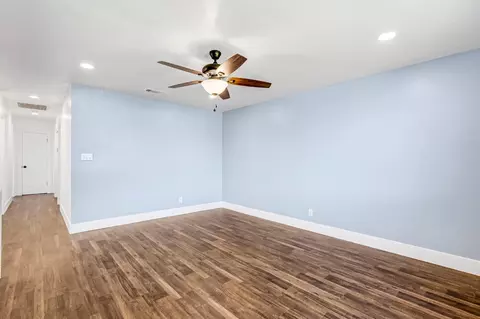 872 W Fairmont Ave, Clovis, CA 93612 photo 5