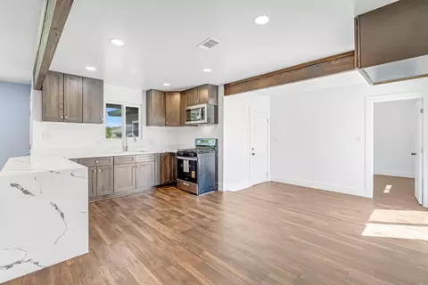 872 W Fairmont Ave, Clovis, CA 93612 photo 12