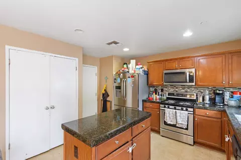 631 Persimmon St, Madera, CA 93638 photo 8
