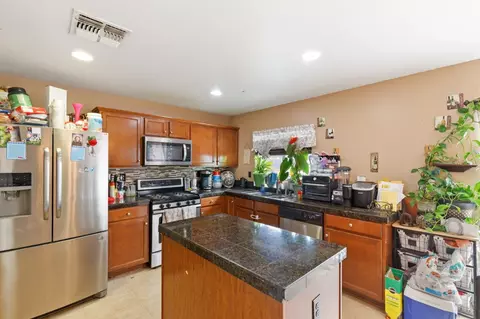 631 Persimmon St, Madera, CA 93638 photo 5