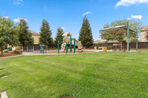 631 Persimmon St, Madera, CA 93638 photo 2