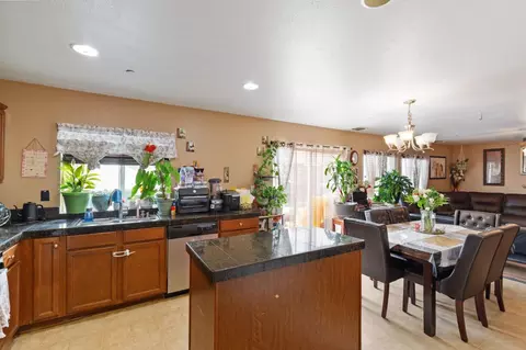 631 Persimmon St, Madera, CA 93638 photo 6